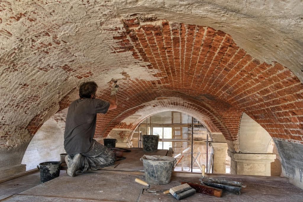 Plafond en brique : Techniques et astuces de rénovation Découvrez les meilleures techniques et astuces pour rénover un plafond en brique avec succès. Guide complet pour une rénovation durable et esthétique.